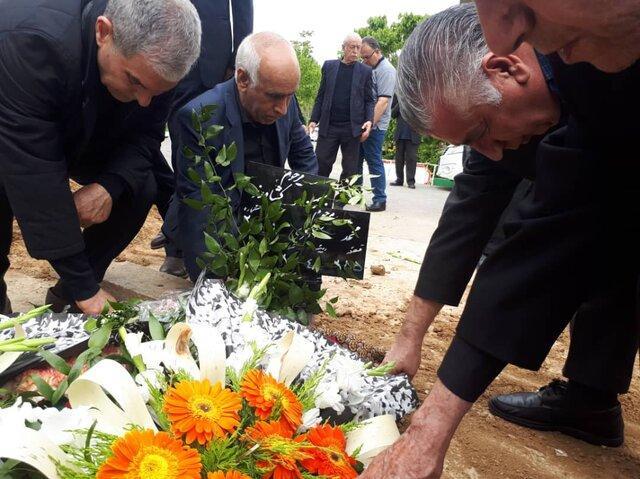 پیکر محمد آذری به خاک سپرده شد